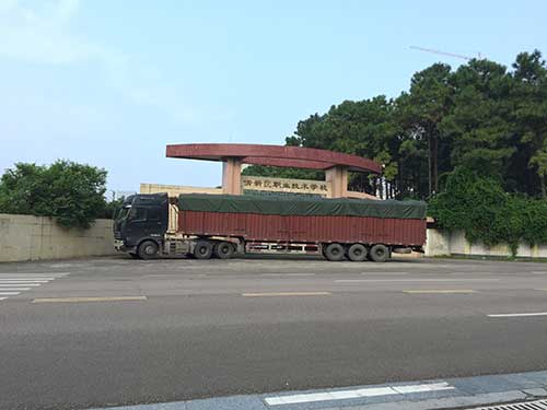  欣方圳仿大理石垃圾桶廠家為清遠(yuǎn)高校送貨上門。