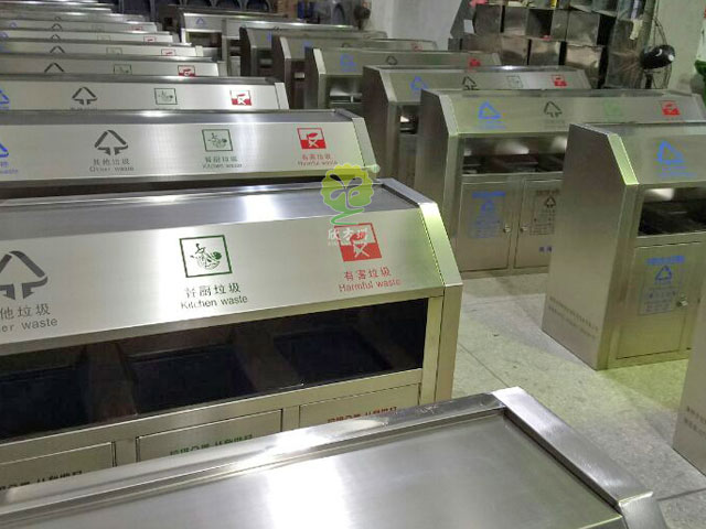 斜切面戶(hù)外不銹鋼四分類(lèi)垃圾桶廠家批發(fā)