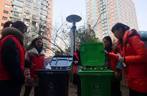 垃圾分類(lèi)系列： 垃圾桶蓋合起來(lái)！
